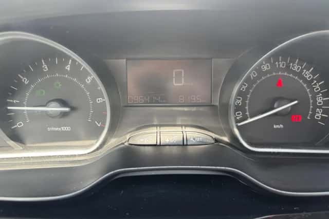 Peugeot 208 (2016) thumbnail 12