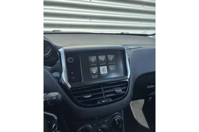 Peugeot 208 (2016) thumbnail 14