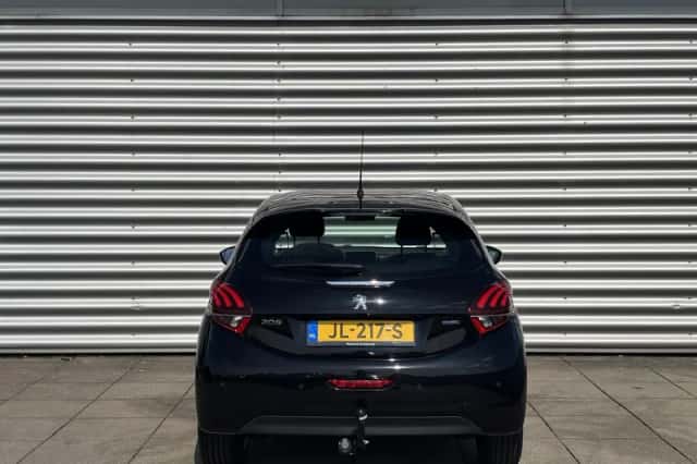 Peugeot 208 (2016) thumbnail 8