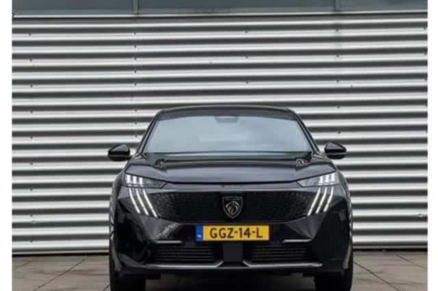 Peugeot e-3008 (2024) thumbnail 3