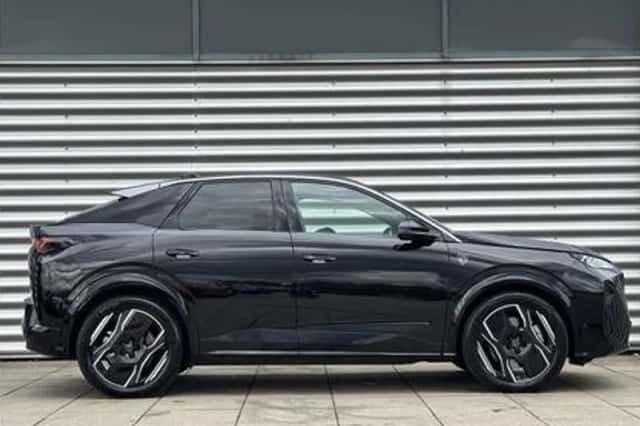 Peugeot e-3008 (2024) thumbnail 3