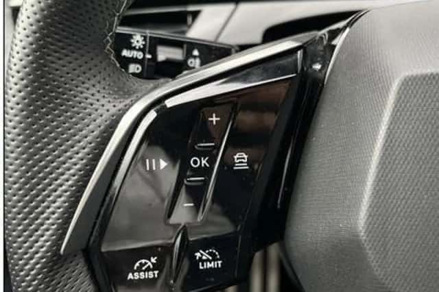Peugeot e-3008 (2024) thumbnail 8