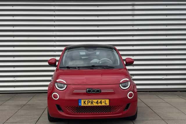 Fiat 500 (2024) thumbnail 3