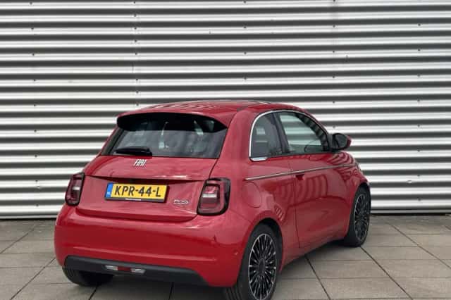 Fiat 500 (2024) thumbnail 5