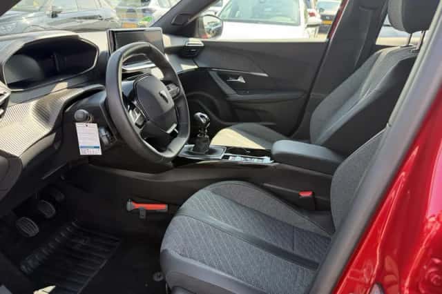 Peugeot 2008 (2023) thumbnail 5