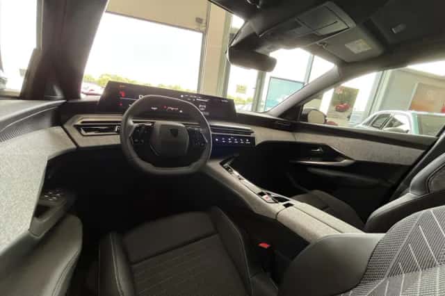 Peugeot 5008 (2024) thumbnail 19