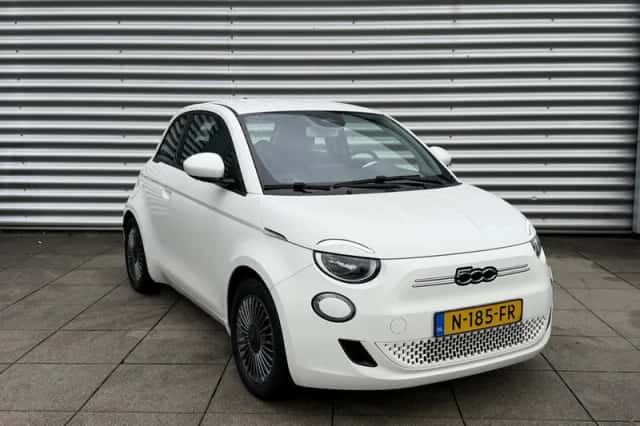 Fiat 500 (2021) thumbnail 2
