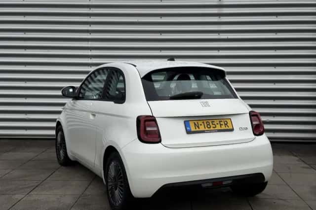 Fiat 500 (2021) thumbnail 3