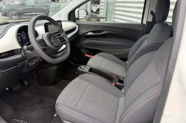 Fiat 500 (2021) thumbnail 4
