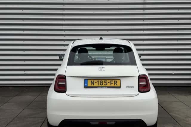 Fiat 500 (2021) thumbnail 8