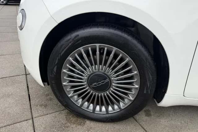 Fiat 500 (2021) thumbnail 9