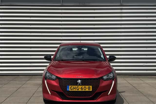 Peugeot e-208 (2023) thumbnail 3