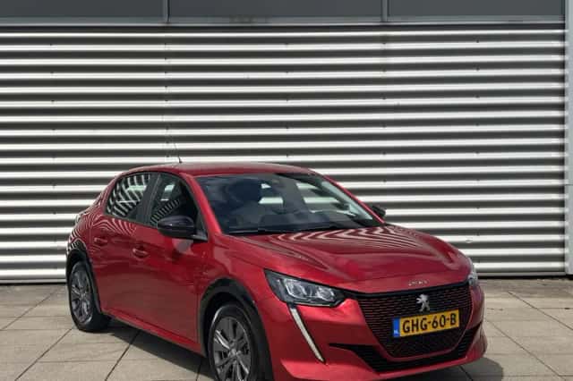 Peugeot e-208 (2023) thumbnail 4