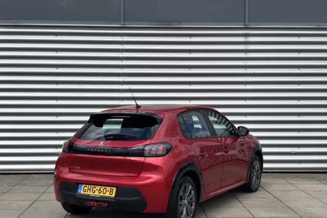Peugeot e-208 (2023) thumbnail 5
