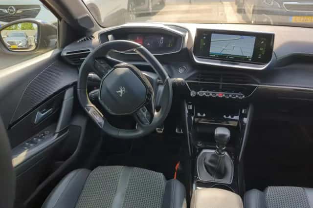 Peugeot 208 (2021) thumbnail 3