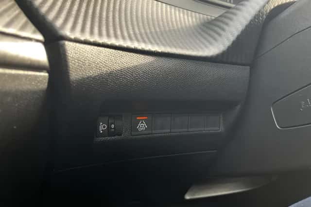 Peugeot 2008 (2021) thumbnail 11