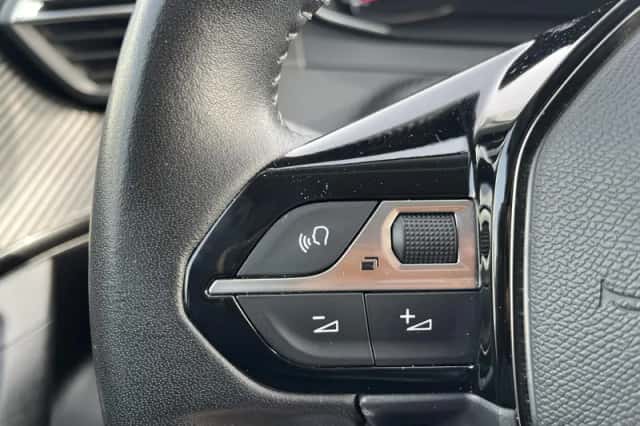 Peugeot 2008 (2021) thumbnail 12