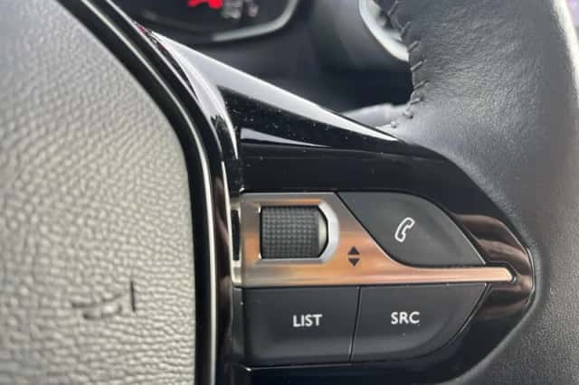 Peugeot 2008 (2021) thumbnail 15
