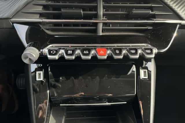 Peugeot 2008 (2021) thumbnail 23