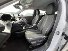 Peugeot 2008 (2021) thumbnail 8