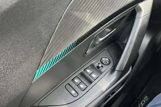 Peugeot 2008 (2021) thumbnail 10