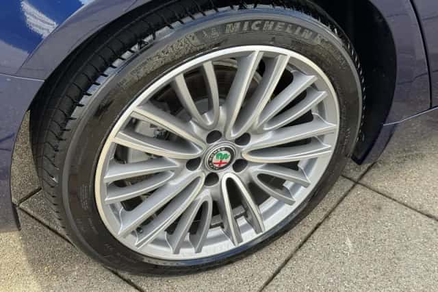 Alfa Romeo Giulia (2021) thumbnail 12