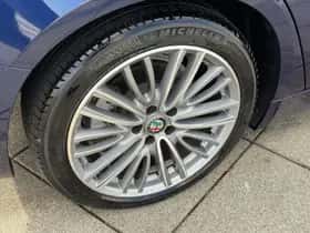 Alfa Romeo Giulia (2021) thumbnail 12