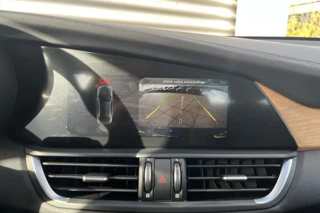 Alfa Romeo Giulia (2021) thumbnail 16