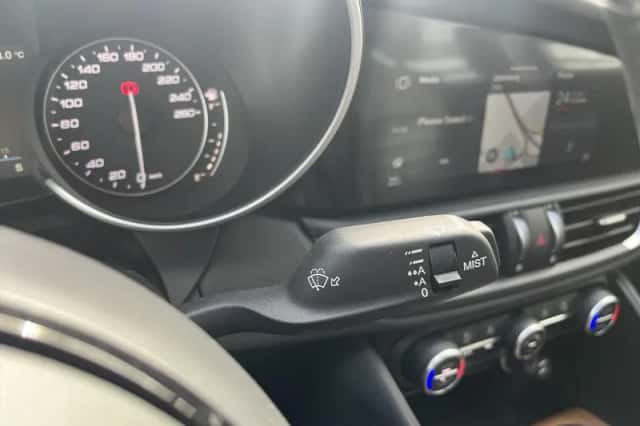 Alfa Romeo Giulia (2021) thumbnail 23