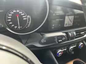 Alfa Romeo Giulia (2021) thumbnail 23