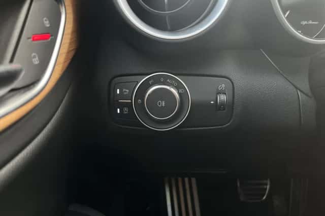 Alfa Romeo Giulia (2021) thumbnail 25