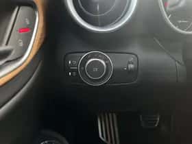 Alfa Romeo Giulia (2021) thumbnail 25