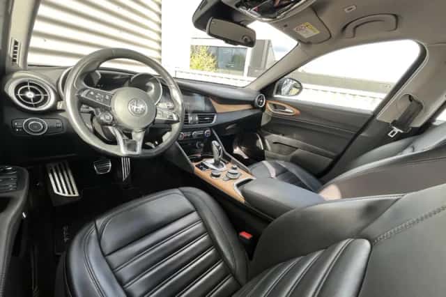 Alfa Romeo Giulia (2021) thumbnail 5