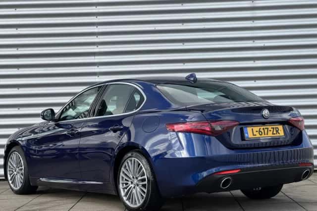 Alfa Romeo Giulia (2021) thumbnail 9