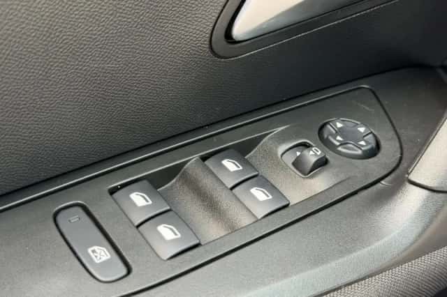 Peugeot 2008 (2022) thumbnail 14
