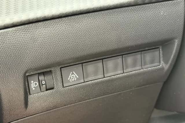 Peugeot 2008 (2022) thumbnail 18
