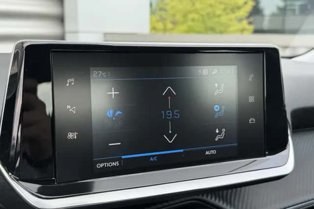 Peugeot 2008 (2022) thumbnail 23