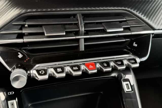 Peugeot 2008 (2022) thumbnail 25