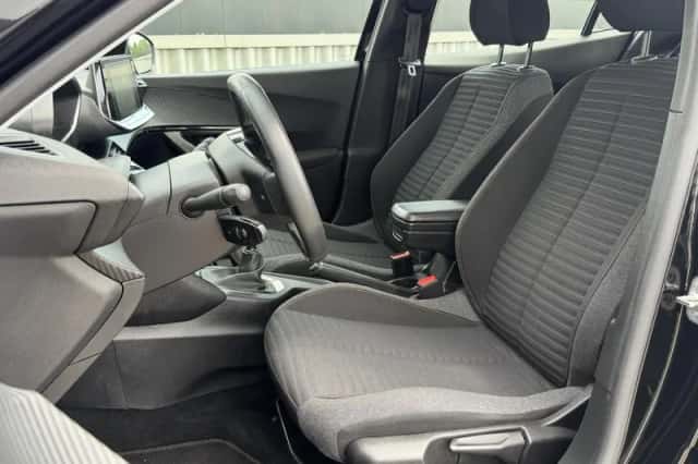 Peugeot 2008 (2022) thumbnail 9