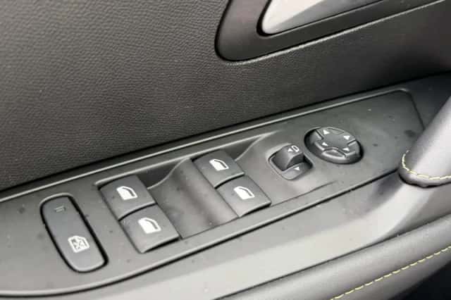 Peugeot 208 (2021) thumbnail 14