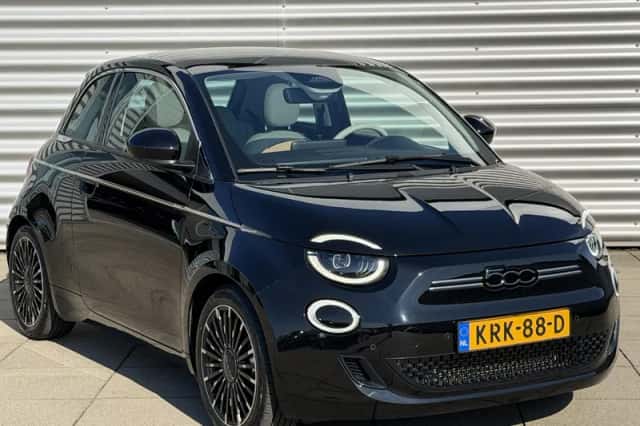 Fiat 500 (2024) thumbnail 2