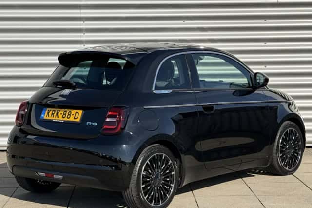 Fiat 500 (2024) thumbnail 3
