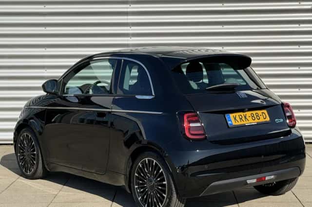 Fiat 500 (2024) thumbnail 4