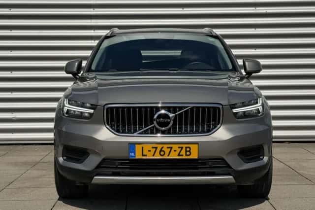 Volvo XC40 (2021) thumbnail 2