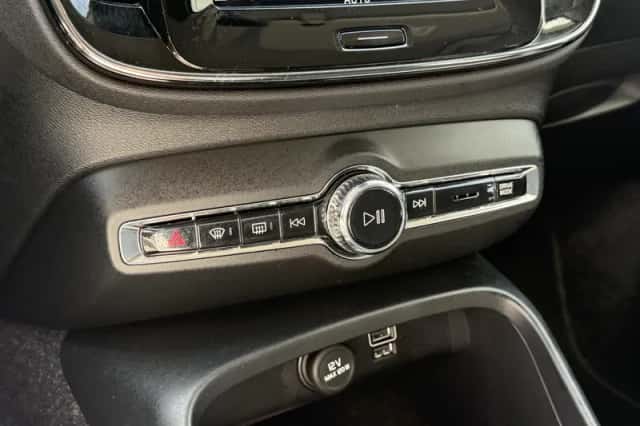 Volvo XC40 (2021) thumbnail 19