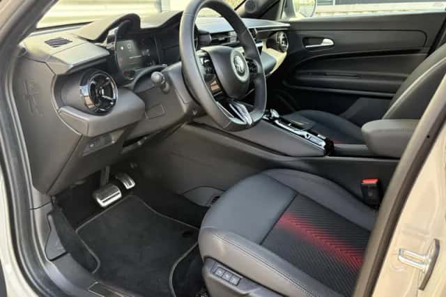 Alfa Romeo Junior (2025) thumbnail 11