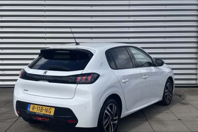Peugeot 208 (2022) thumbnail 3