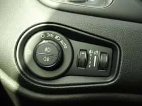 Jeep Renegade (2024) thumbnail 18