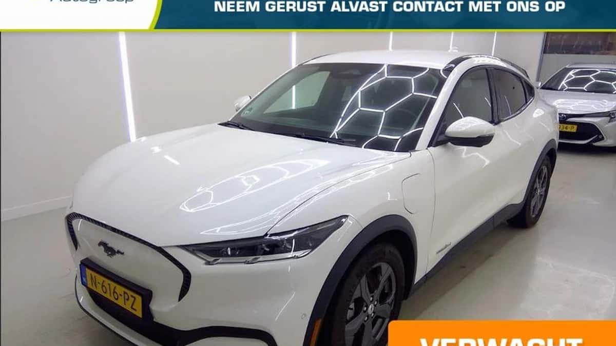 Ford Mustang Mach-E (2021) — foto 1