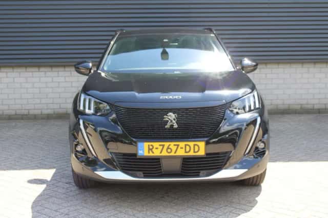 Peugeot e-2008 (2022) thumbnail 4